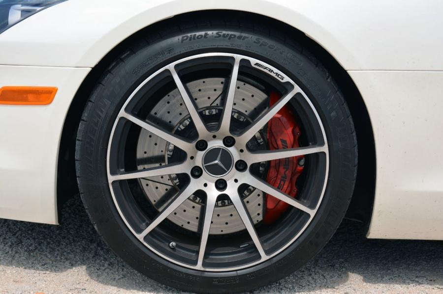  Mercedes-Benz SLS AMG GT Roadster 2013 года  (фото 29 из 37)
